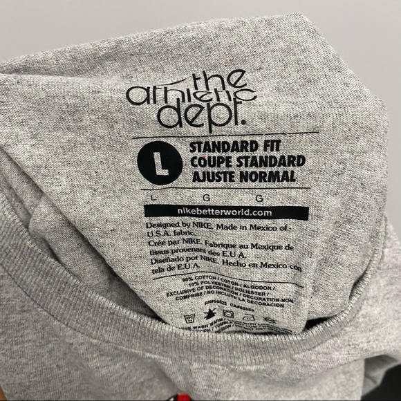 ✨NEW✨ NIKE KIDS’ LARGE T-SHIRT - Picture 5 of 5